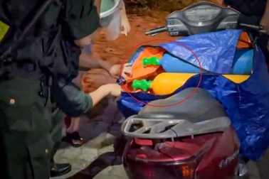 Bí mật trên chiếc xe bỏ lại bên đường