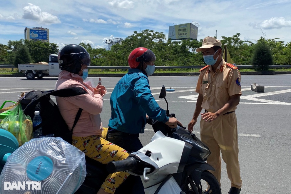 Chuyến hồi hương bão táp của lao động miền Tây: Quên Sài Gòn rồi! - 5 Chuyến hồi hương bão táp của lao động miền Tây: Quên Sài Gòn rồi! - 5