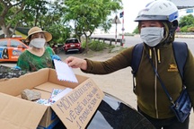 "Mỗi người đi xe máy về quê vui lòng nhận một phong bì 500 K"
