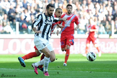 Juventus khẳng định ngôi đầu, Inter lún sâu vào khủng hoảng