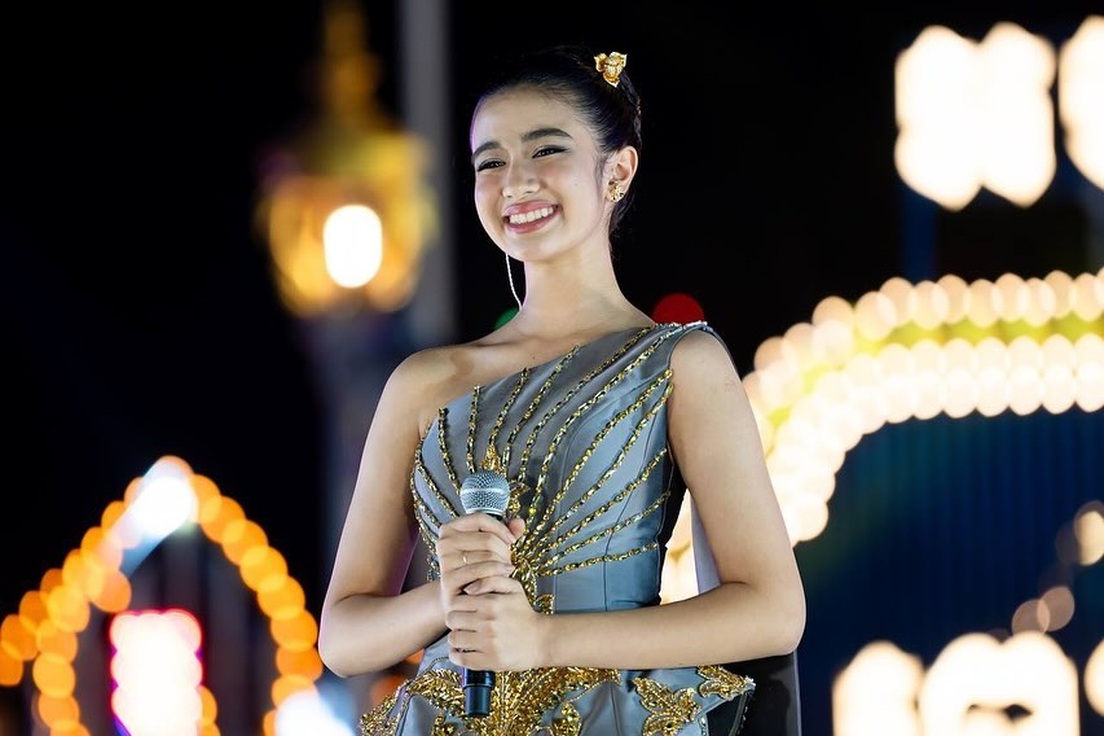 Công chúa 13 tuổi của Campuchia tỏa sức hút của một ngôi sao showbiz