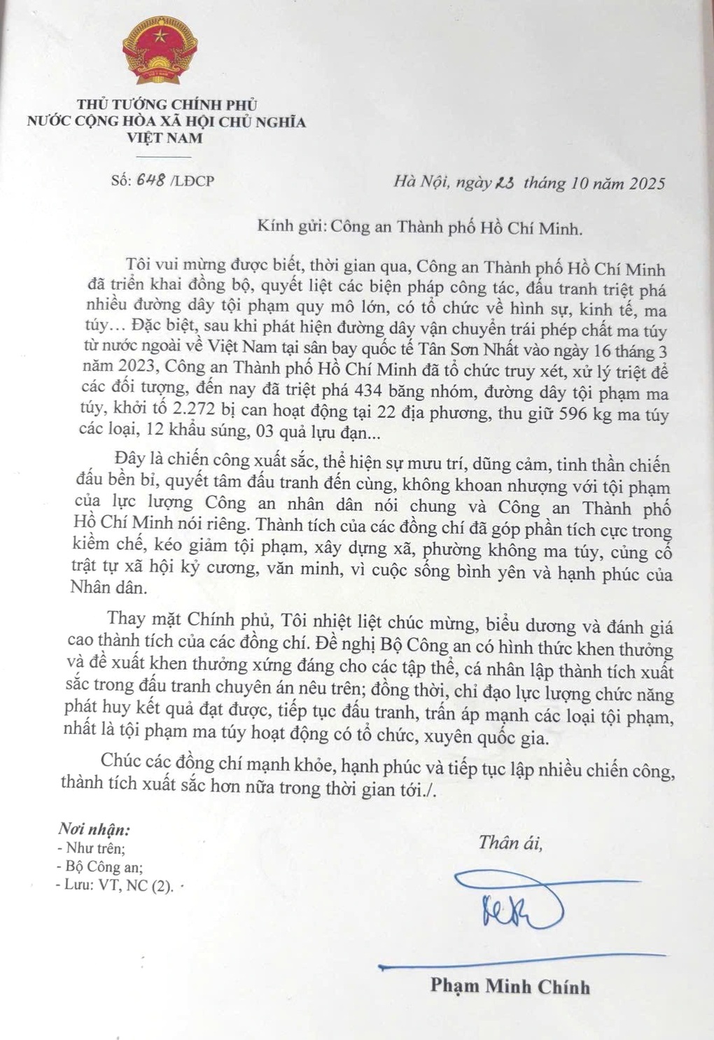 Trung tướng Mai Hoàng đại diện Công an TPHCM nhận thư khen của Thủ tướng - 2 Trung tướng Mai Hoàng đại diện Công an TPHCM nhận thư khen của Thủ tướng - 2