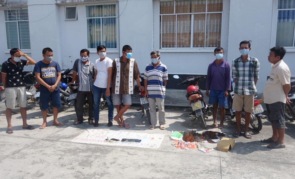 Mùa dịch Covid-19, Công an phá 2 ổ đá gà, bắt 24 đối tượng - 1 Mùa dịch Covid-19, Công an phá 2 ổ đá gà, bắt 24 đối tượng - 1