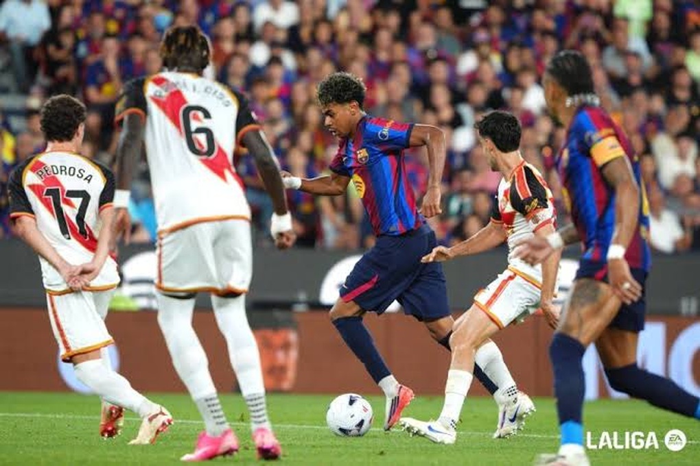 Lamine Yamal lập cú đúp, Barcelona soán ngôi đầu bảng của Real Madrid - 1