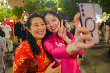 Nhân dân cả nước hân hoan chờ đón năm mới Ất Tỵ 2025