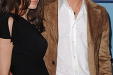 Angelina Jolie mang song thai?