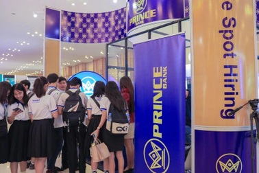 Người dân rút tiền từ ngân hàng của ông trùm Chen Zhi, Campuchia lên tiếng