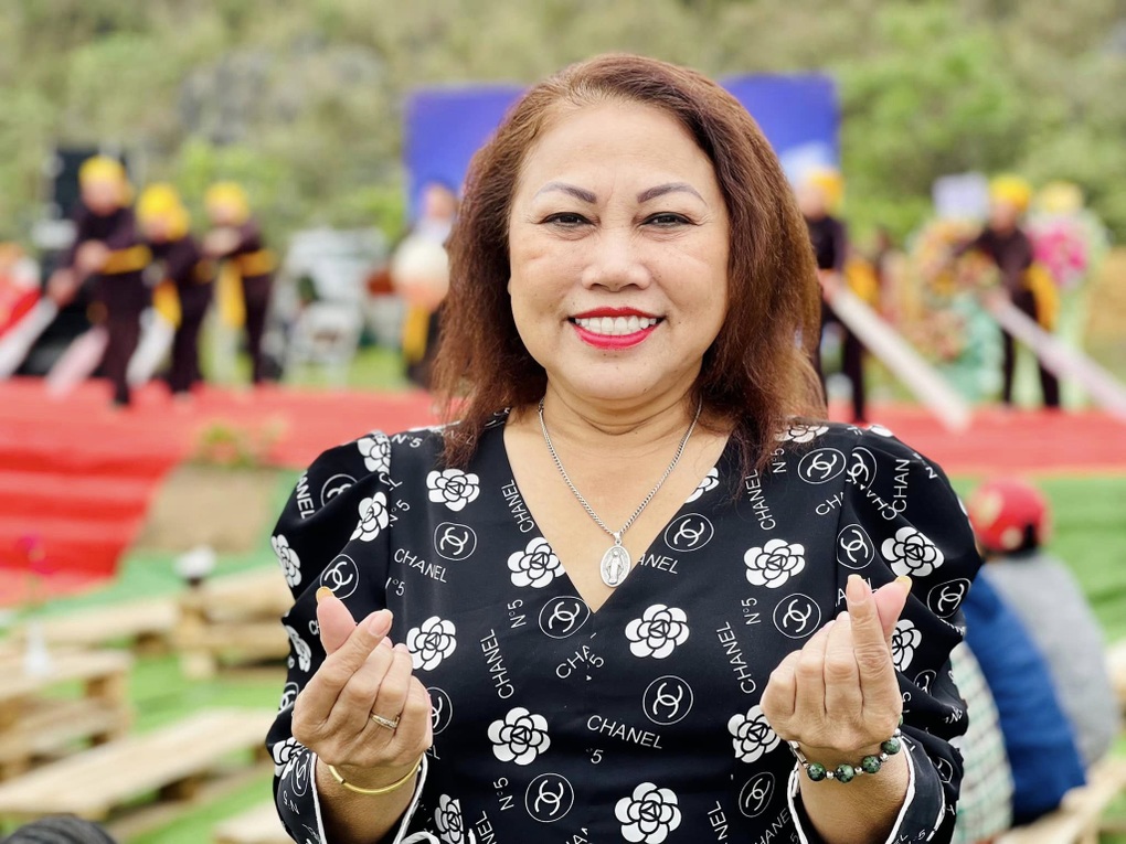 Sao Việt vỡ nợ: Phước Sang trả lãi 2 tỷ đồng/tháng, Siu Black lỗ 40 tỷ đồng - 2 Sao Việt vỡ nợ: Phước Sang trả lãi 2 tỷ đồng/tháng, Siu Black lỗ 40 tỷ đồng - 2