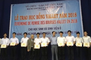 243 học sinh miền Trung nhận học bổng Vallet