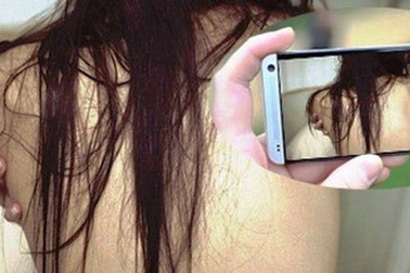 Hãi hùng với chuyện “hết yêu là tung ảnh nóng”