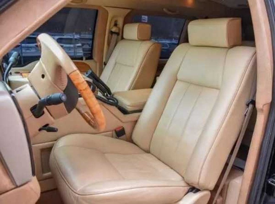 Bị thất sủng, chiếc SUV 6 cửa chống đạn của Vua Jordan rớt gần 90% giá trị - 4 Bị thất sủng, chiếc SUV 6 cửa chống đạn của Vua Jordan rớt gần 90% giá trị - 4