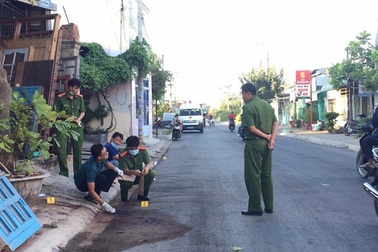 Xem xét tội danh chủ nhà chém chết người truy sát