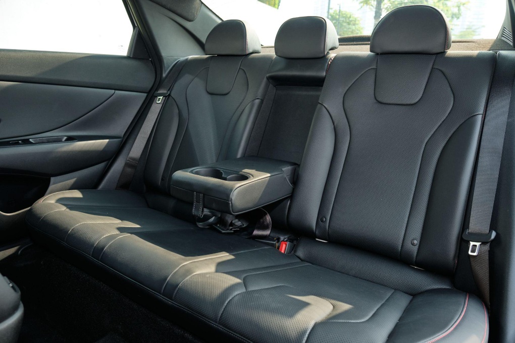 Trải nghiệm chi tiết Hyundai Elantra N-Line 2023: lái thú vị, đủ dính ghế - 25 Trải nghiệm chi tiết Hyundai Elantra N-Line 2023: lái thú vị, đủ dính ghế - 25