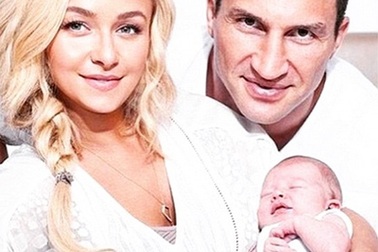 Người đẹp Hollywood hạnh phúc khoe con