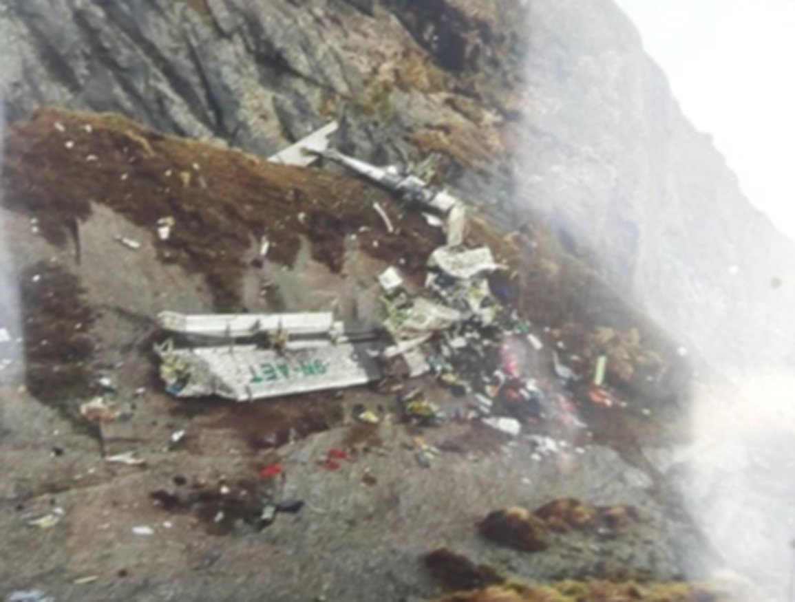 Tìm thấy xác máy bay chở 22 người mất tích ở Nepal - 1 Tìm thấy xác máy bay chở 22 người mất tích ở Nepal - 1
