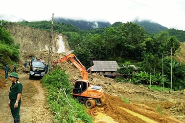 Sạt lở đất kinh hoàng: Tìm thấy 2 thi thể nữ và cháu bé 3 tháng tuổi