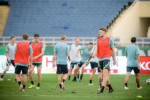 Cận cảnh "người khổng lồ" của đội tuyển Australia ở Mỹ Đình