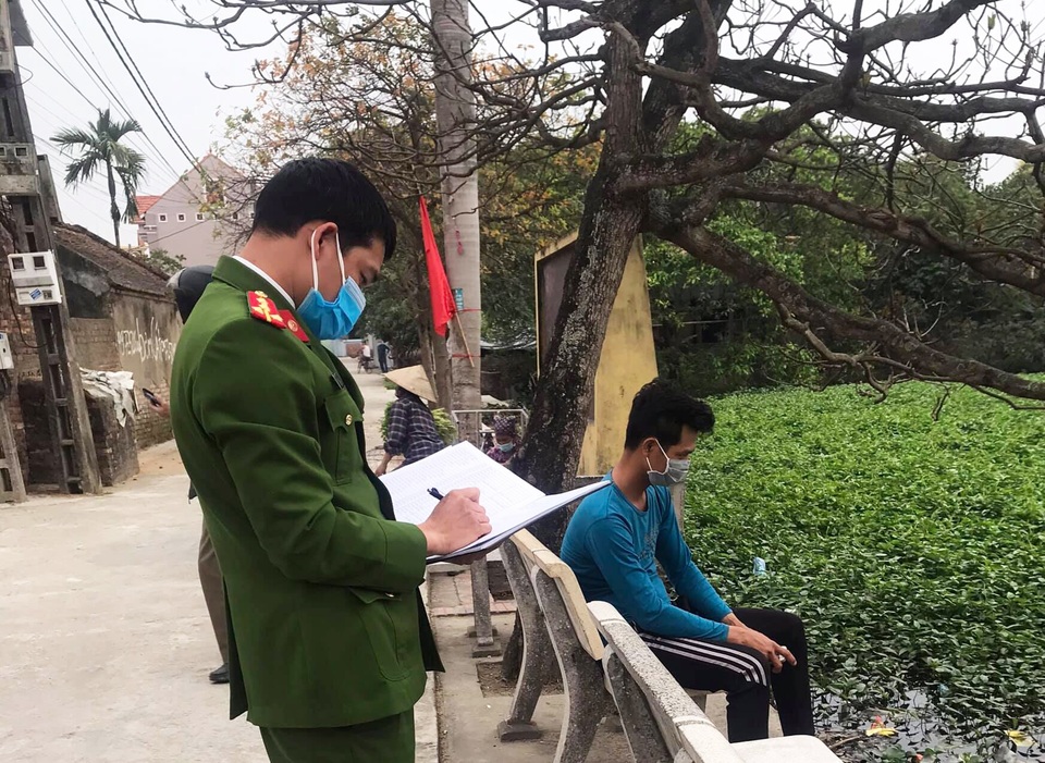 Hải Dương: Phê bình 6 cán bộ, lãnh đạo lề mề trong phòng chống Covid-19 - 1 Hải Dương: Phê bình 6 cán bộ, lãnh đạo lề mề trong phòng chống Covid-19 - 1