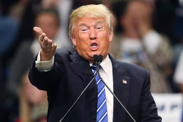 Tỷ phú Trump "mời" Nga tấn công hòm thư điện tử của bà Clinton