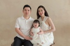 Hoa hậu Đỗ Mỹ Linh và chồng thiếu gia hạnh phúc khoe ái nữ tròn 1 tuổi