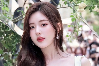 Triệu Lộ Tư: Từ thánh nữ vạn người mê tới sao thất nghiệp, bị fan quay lưng