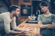 Lỡ miệng nói điều không nên nói, tôi bị vợ quy kết tội ngoại tình