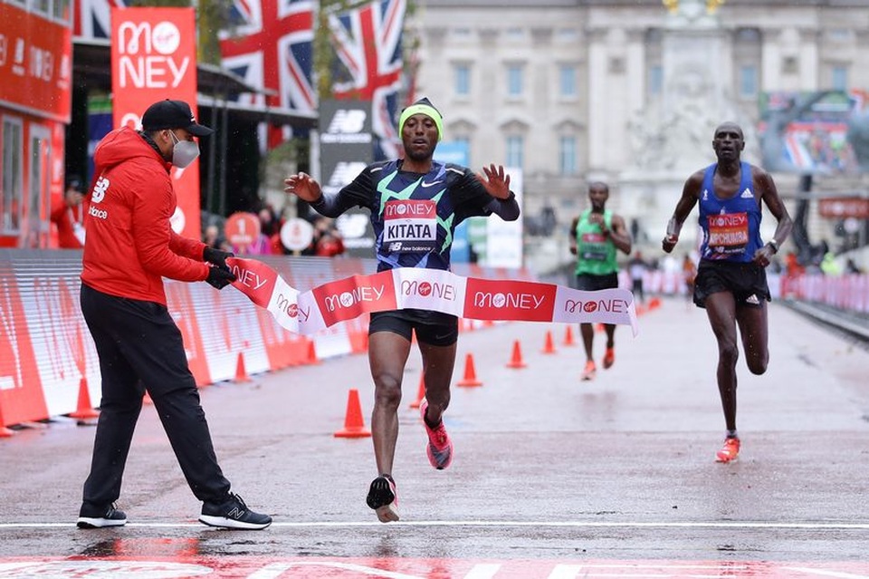 Vua marathon Eluid Kipchoge chấm dứt sự thống trị ở giải chạy tại Anh - 1 Vua marathon Eluid Kipchoge chấm dứt sự thống trị ở giải chạy tại Anh - 1