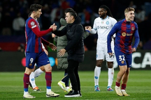 HLV Xavi tuyên bố ra đi kể cả khi Barcelona vô địch Champions League