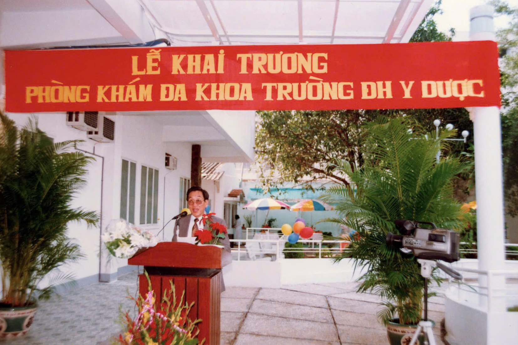 Giám đốc đầu tiên BV Đại học Y Dược TPHCM nhận giải Cống hiến trọn đời - 2