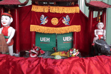 Xem robot múa rối nước do sinh viên chế tạo