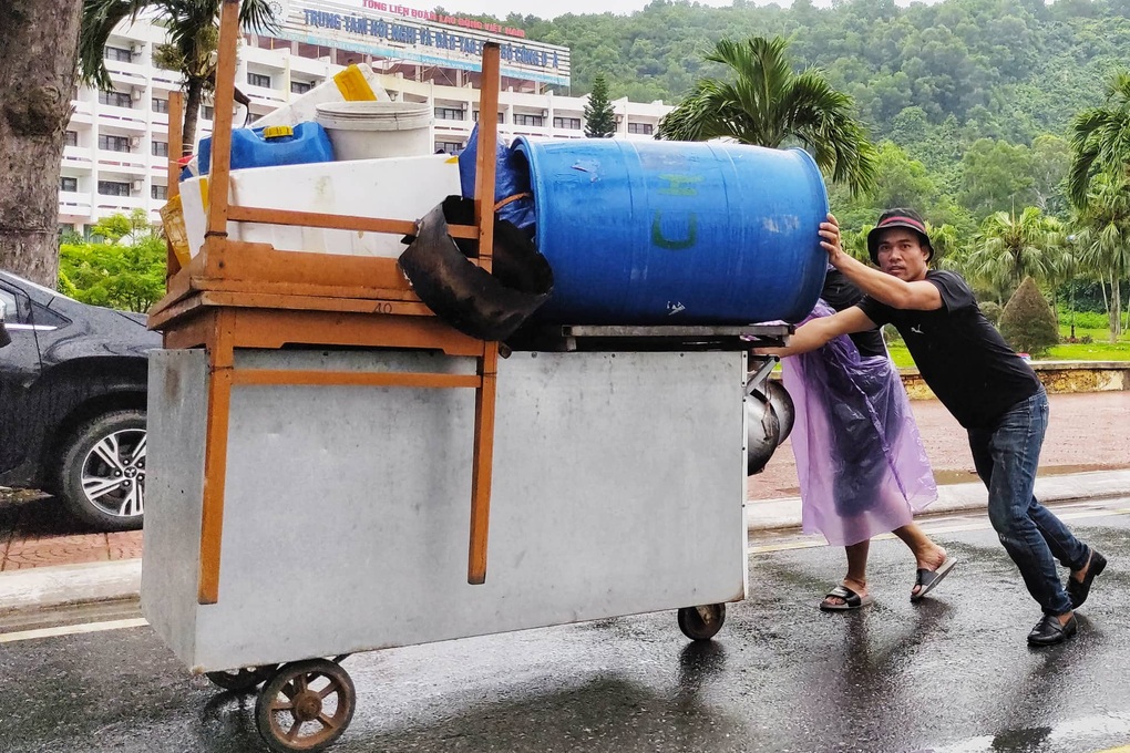Ảnh hưởng bão số 2, Hải Phòng bắt đầu mưa, Quảng Ninh dừng nhiều cuộc họp - 3 Ảnh hưởng bão số 2, Hải Phòng bắt đầu mưa, Quảng Ninh dừng nhiều cuộc họp - 3