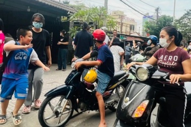 "Các bạn không học thêm với cô nữa, con sắp được trả lời rồi"