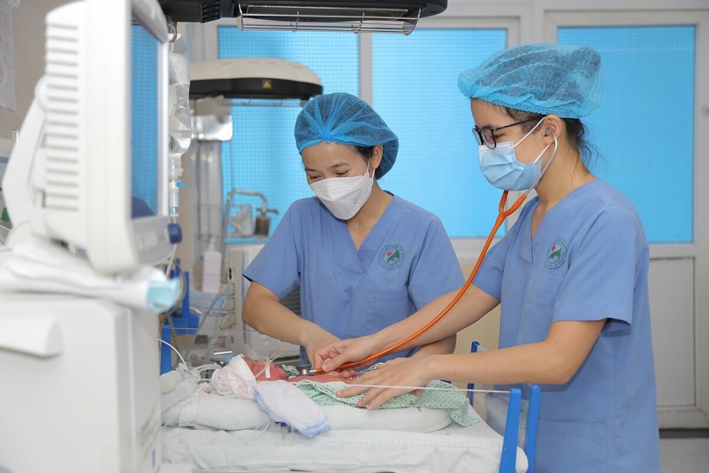 Hà Nội: 3 trẻ sơ sinh mắc sốt xuất huyết, có trường hợp phải thở oxy - 1 Hà Nội: 3 trẻ sơ sinh mắc sốt xuất huyết, có trường hợp phải thở oxy - 1
