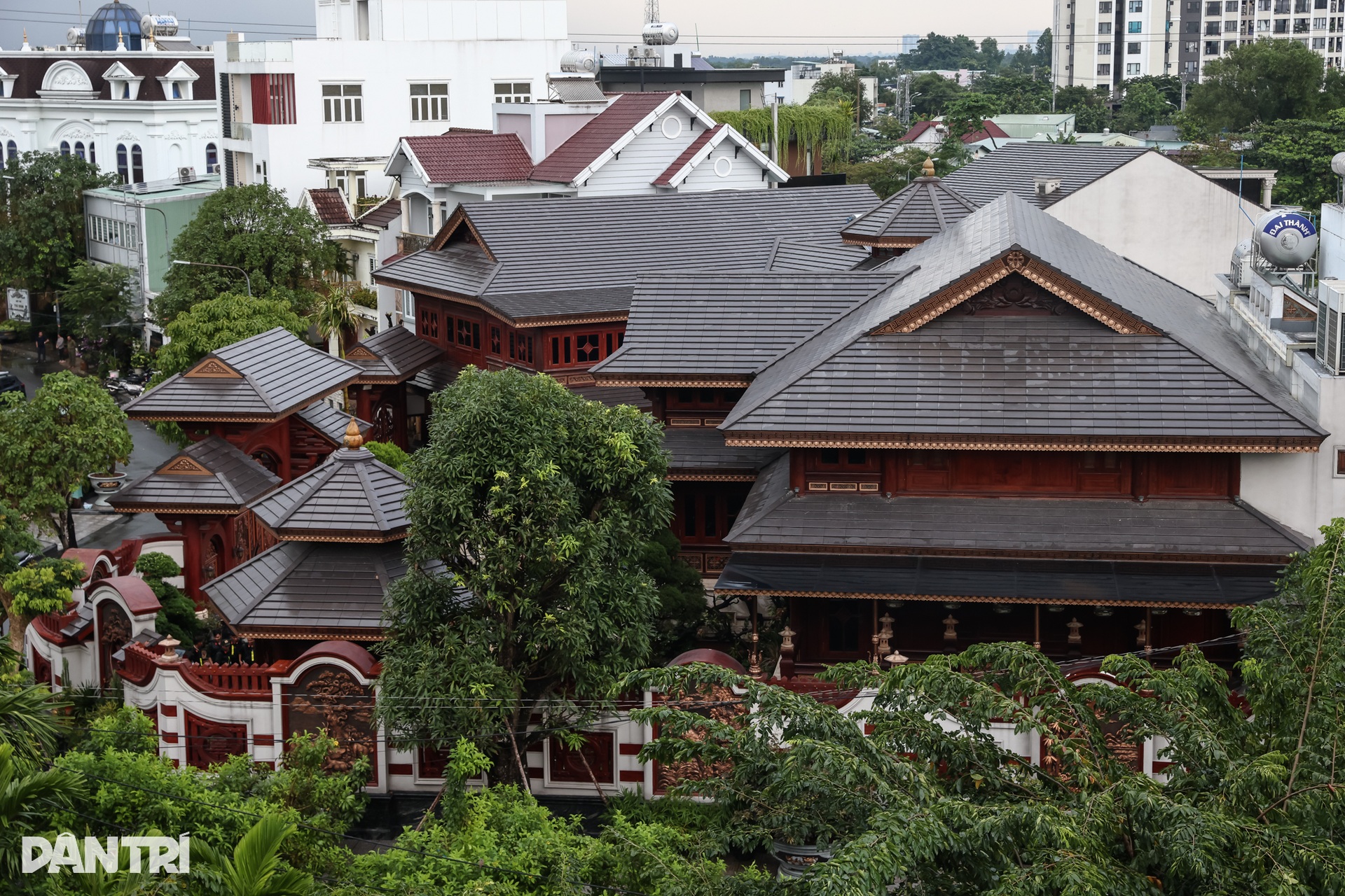 Biệt phủ xa hoa của bà chủ Mailisa lộ diện trong đợt kiểm tra lớn - 8 Biệt phủ xa hoa của bà chủ Mailisa lộ diện trong đợt kiểm tra lớn - 8