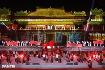 Tái hiện thời khắc lịch sử 80 năm về trước tại Quảng trường Ngọ Môn - Huế