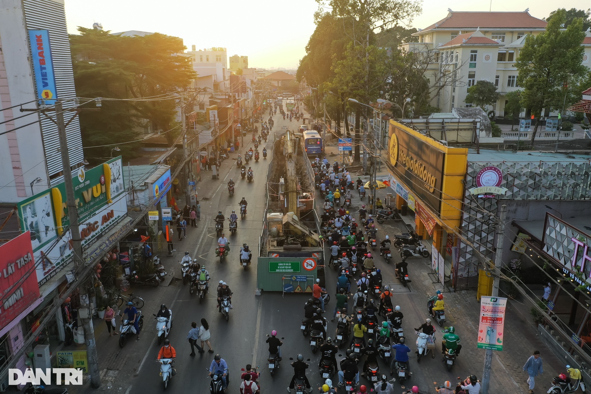 Người dân TP Thủ Đức khổ sở khi đi đường Võ Văn Ngân vì nhà thầu chây ì - 1