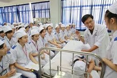 Có nên tăng chỉ tiêu đào tạo bác sĩ, dược sĩ?