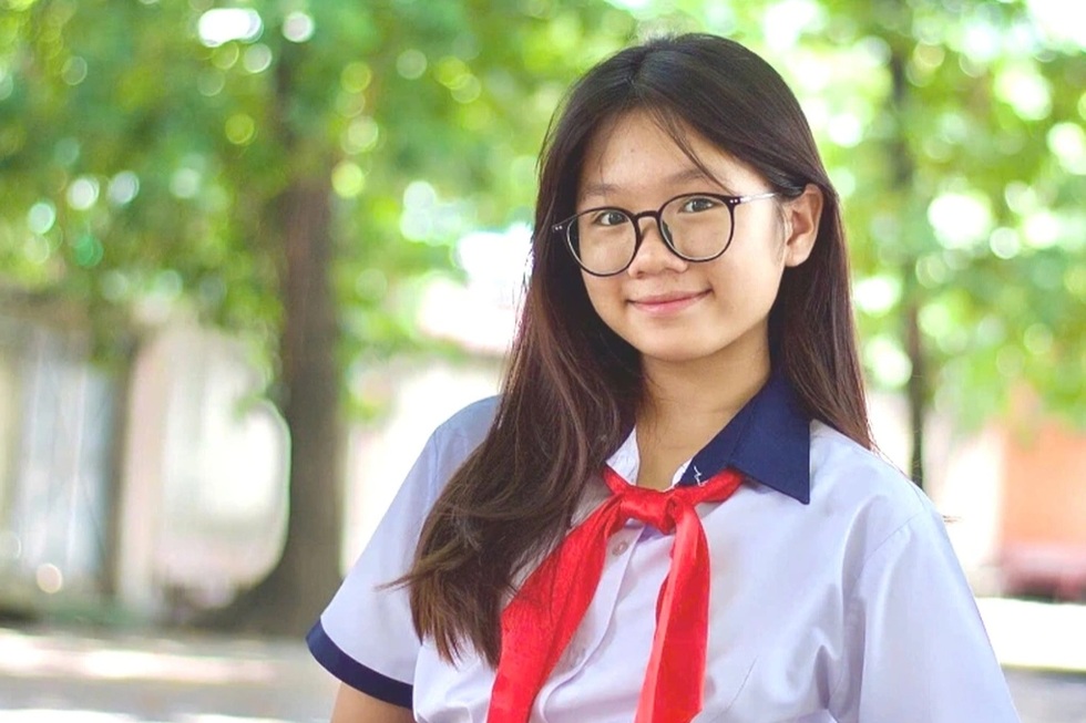 Nhặt ve chai mua vé xem phim “Mưa đỏ” cho bà - 1 Nhặt ve chai mua vé xem phim “Mưa đỏ” cho bà - 1