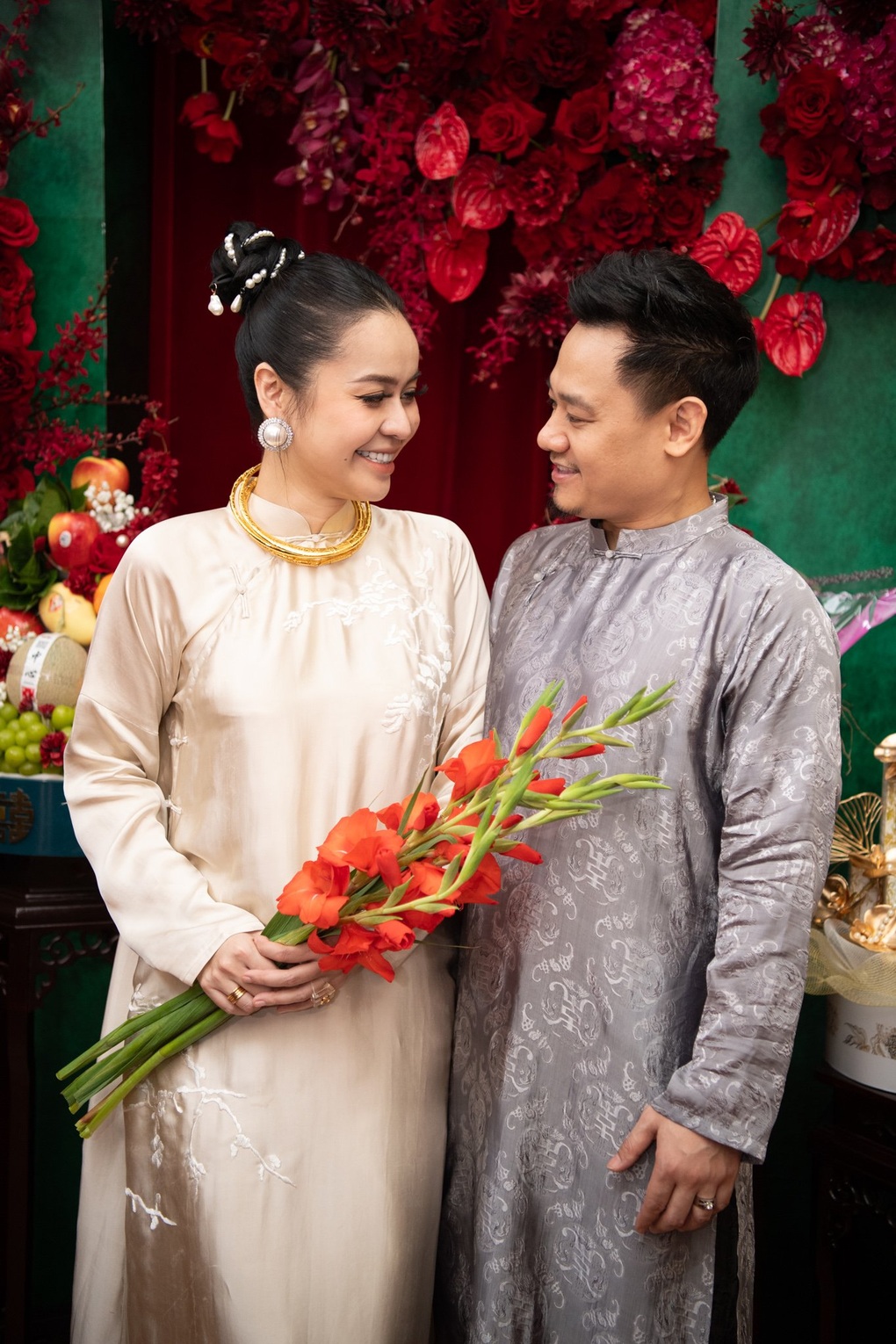 Vũ Hạnh Nguyên mặc đồ thể thao, lái mui trần ở lễ ăn hỏi Nguyễn Đức Cường - 7 Vũ Hạnh Nguyên mặc đồ thể thao, lái mui trần ở lễ ăn hỏi Nguyễn Đức Cường - 7