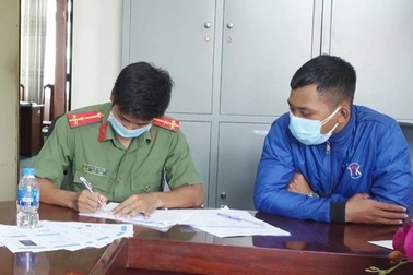 Thông tin sai sự thật về Covid-19, đôi nam nữ bị công an mời lên làm việc