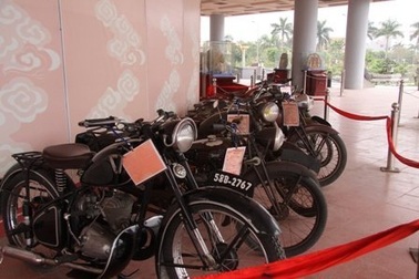 Dàn xe máy cổ từ thời vua Bảo Đại 