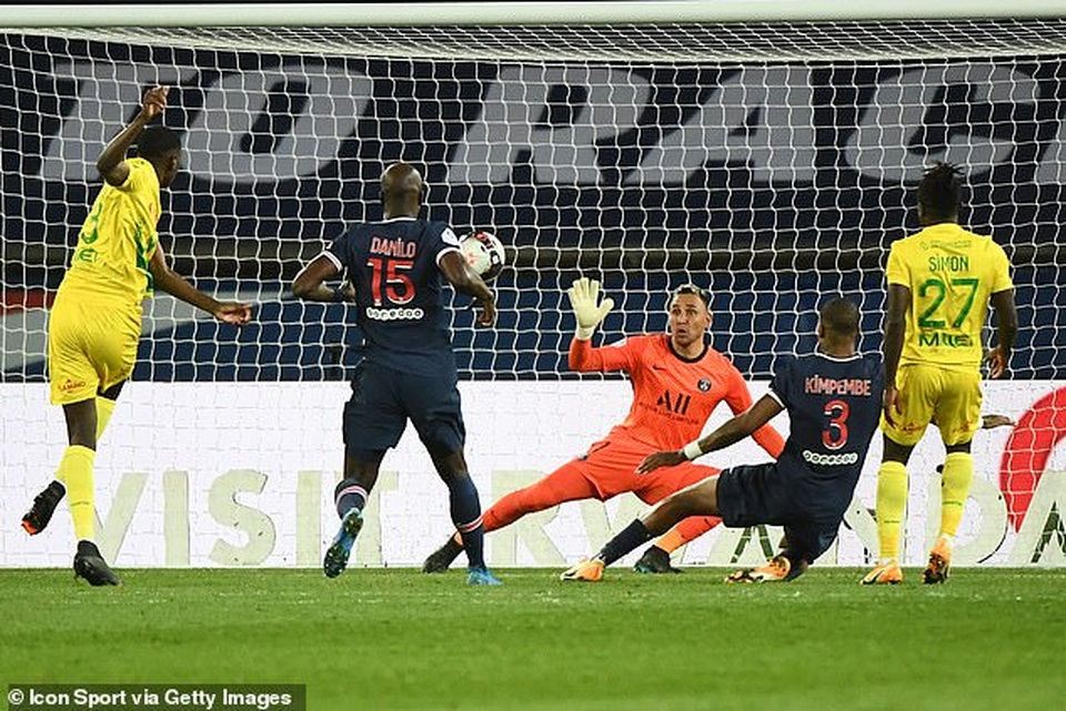 Mbappe mắc sai lầm khiến PSG bại trận - 2 Mbappe mắc sai lầm khiến PSG bại trận - 2