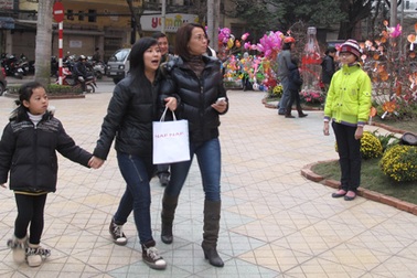 Miền Bắc ấm dần, thêm áp thấp trên biển miền Trung