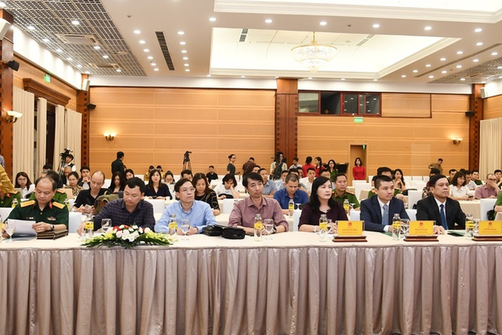 Nhà báo Việt Thanh: Nghẹt thở khoảnh khắc các tác giả dấn thân chụp ảnh... - 1