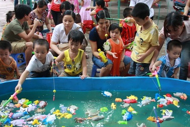 Công viên kín đặc người trong ngày Tết Thiếu nhi