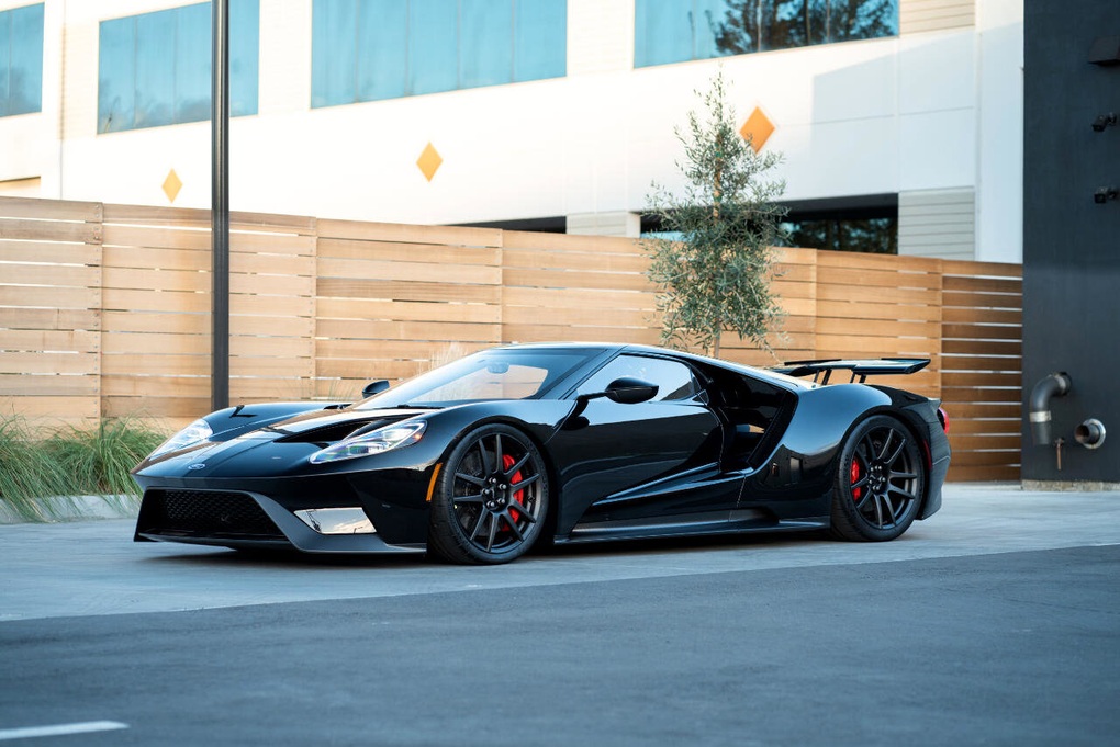 Lộ diện Ford GT thứ 3 về Việt Nam, khác màu xe của ông Đặng Lê Nguyên Vũ - 4 Lộ diện Ford GT thứ 3 về Việt Nam, khác màu xe của ông Đặng Lê Nguyên Vũ - 4