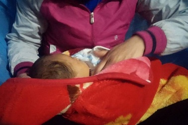 Hà Nội: Bé trai 1 tháng tuổi bị bỏ rơi cùng bức thư "nhờ nuôi hộ"