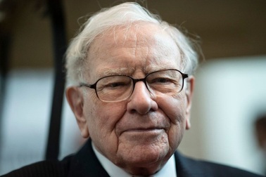 Warren Buffett chỉ ra “sai lầm số 1” khi cha mẹ dạy con cái về tiền bạc