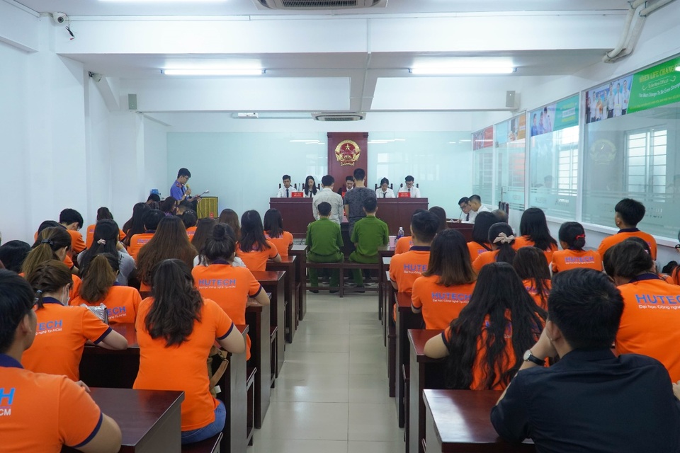 Trưởng thành từ Đại học - Doanh nghiệp, sinh viên chẳng lo “xin việc” khi ra trường - 1 Trưởng thành từ Đại học - Doanh nghiệp, sinh viên chẳng lo “xin việc” khi ra trường - 1