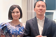 "Ca sĩ tỷ phú" Hà Phương hiếm hoi xuất hiện cùng gia đình chồng
